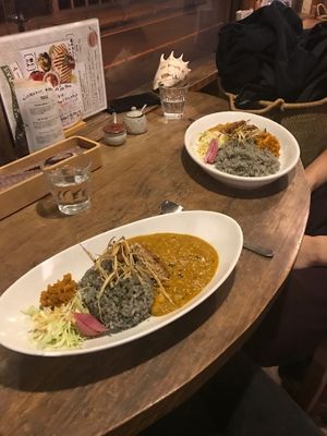 The vegetable curry with tempeh and a side salad at Magokoro in Kamakura