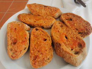 Pan con tomate at Restaurant la Torre in Palafrugell