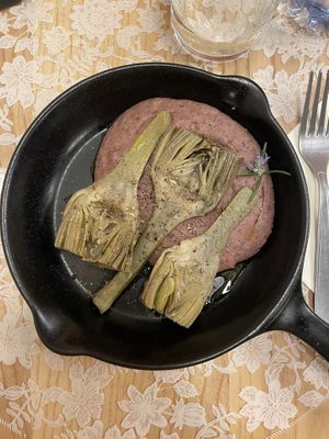 Artichokes with red bean cream  at MartySpicy in Udine