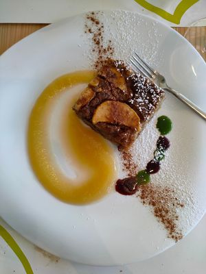 Dolce "di montagna" con mele, uva passa e frutta secca at Integraldo in Majano