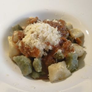 Gnocchi con funghi crema di nocciole e formaggio vegan at Integraldo in Majano