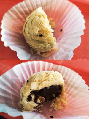 Flaky skin mooncake at Gan En 感恩素食 in Central Singapore