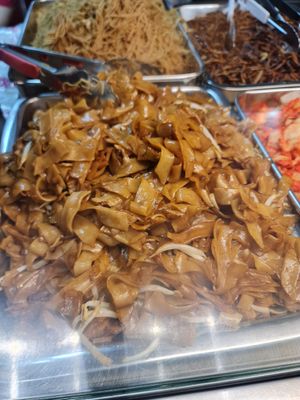 Fried Kuey Teow ~ 30/4/22 at Gan En 感恩素食 in Central Singapore
