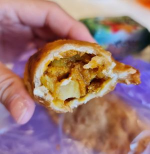 Curry puff taste good ~ 1/5/22 at Gan En 感恩素食 in Central Singapore