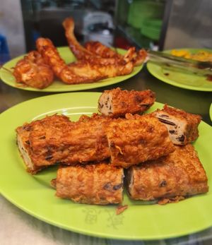 Ngoh hiang ~ 7/11/22 at Gan En 感恩素食 in Central Singapore