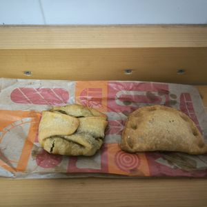 Empanadilla de pisto y empanadilla de guisantes y piñones at La Colegiala in Cartagena