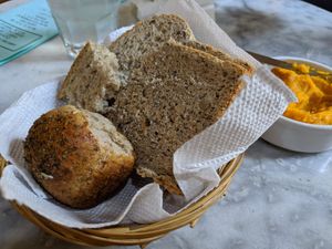 Pan casero y dip de zanahorias at Abuela Pan in Buenos Aires
