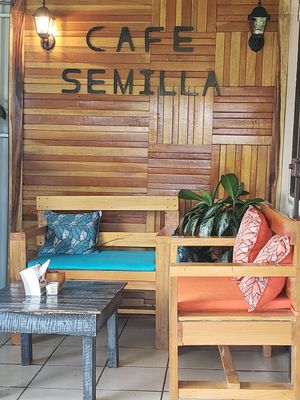 Cafe seating exterior at Cafe la Semilla in Bijagua