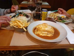 Francesinha vegetariana divinal! Sem molho picante e delicioso! at Adega das Francesinhas in Leiria