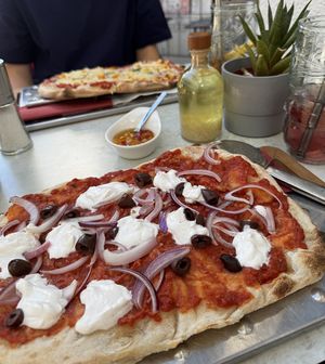 Pinsa Vega + Pinsa Bolognese Vegan  at Pinsa Manufaktur in Ludwigsburg