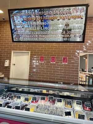 Mesón de helados at Emporio La Rosa in Concon