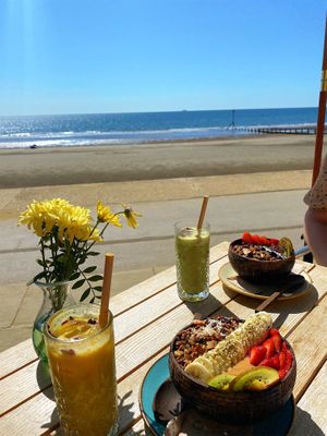 Smoothie bowls at Fins Beach Cafe in Sandown