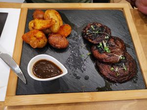 Round "steaks" at 5SENSES Restaurant in Santorini