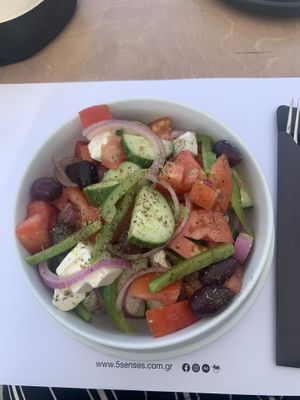 vegan greek salad at 5SENSES Restaurant in Santorini