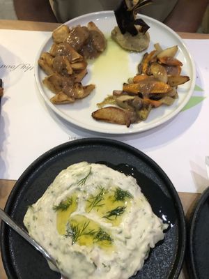Vegan Tsatsiki und chicken  at 5SENSES Restaurant in Santorini