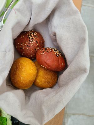 Beet and carrot buns at 5SENSES Restaurant in Santorini
