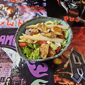 Ensalada #Veganuary at Faroles Taberna Rock in Valladolid