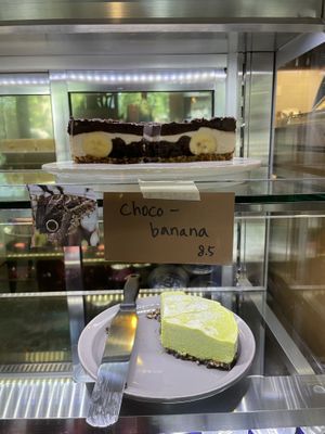 Cakes at Halt in Seoul