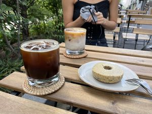 Good quality of coffees and donut shape of pound cake  at Halt in Seoul