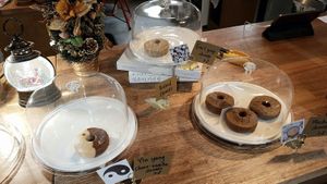 Baked donuts at Halt in Seoul