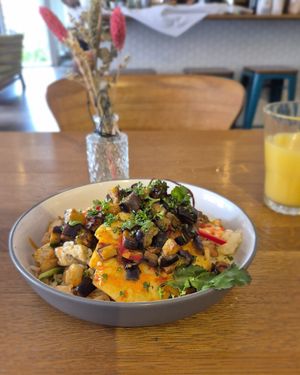 Eggplant tofu pan with grilled pineapple at Klauprecht in Karlsruhe
