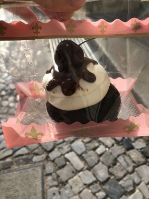 Vegan cupcake at Superhero Records in Berlin