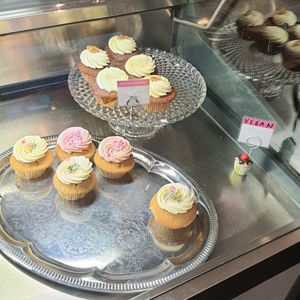 vegan cupcakes #Veganuary at Superhero Records in Berlin