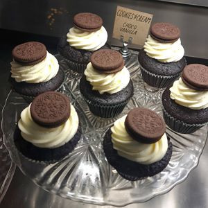 cupcakes at Superhero Records in Berlin