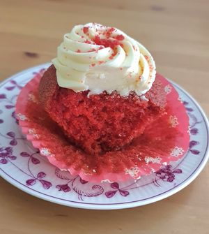 Red velvet cupcake - inside at Superhero Records in Berlin