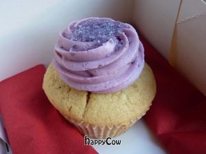 Vegan vanilla cupcake with blueberry frosting at Superhero Records in Berlin