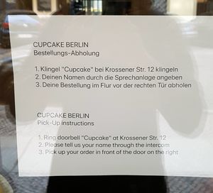 instructions on how to pick up pre-ordered cupcakes during Corona crisis at Superhero Records in Berlin