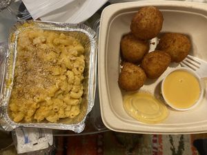 mac and cheese and jalapeño poppers at Champs Diner in Brooklyn