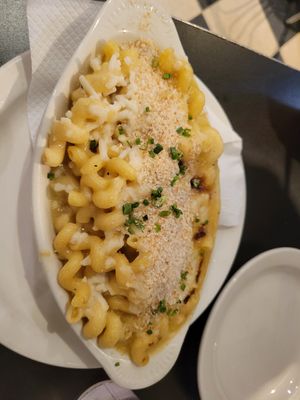 Mac and cheese at Champs Diner in Brooklyn