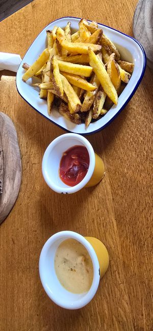 Vegan sauce and Ketchup at Submarine Burgers in Zadar
