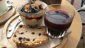 Day deal: Made in heaven yoghurt from oats (orea and caramel sea salt yoghurt), blueberry cake and vlierbes-appel juice at YB by Yoghurt Barn in Haarlem