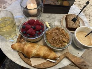 Alles 100 procent plantaardig   at YB by Yoghurt Barn in Haarlem