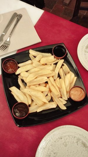 Patates amb 4 salses veganes at Restaurante El Cortijo in Montblanc