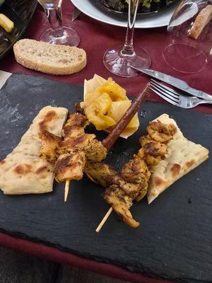 Brocheta de Heura especiada con pan de pita at Restaurante El Cortijo in Montblanc