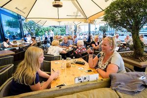 Gezelligheid buiten  at Willaerts  in Papendrecht