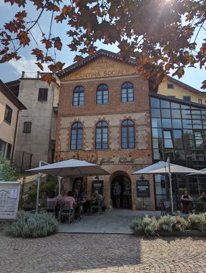 Beautiful setting at il Bosco delle Galline Volanti in Barolo