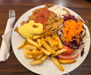 A medium “veganer Teller” with different dressings  at Ostsee Snack in Flensburg