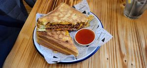 Mega Vega Vlam mit veganem Käse at toastable. in Amsterdam