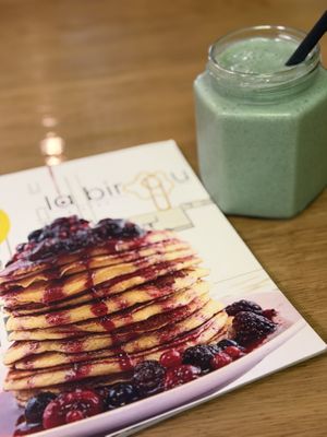 Menu with Spirulina smoothie  at La Birou Bistro in Brasov
