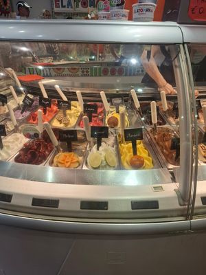 All fruit ice is vegan at Gelatomania in Taormina
