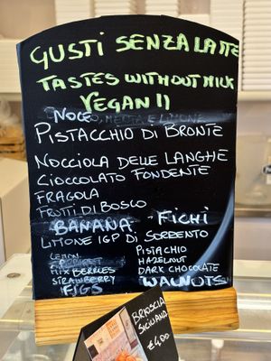 Today’s vegan choices [7SEP24]  at Gelateria il Masgalano in Siena