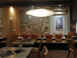 La salle at Naka in Avignon