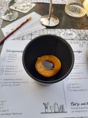 Frisse perzik at Bistro Belle in Oud Zuilen