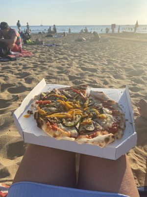 Pizza vegetariana  at Agliolio in Il-qrendi