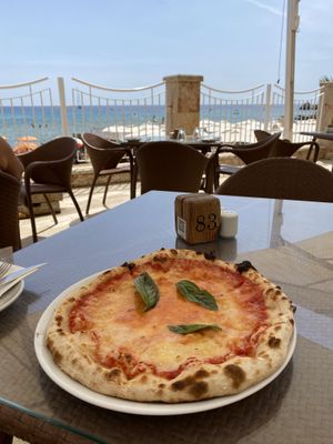 Pizza vegana with a vieww  at Agliolio in Il-qrendi