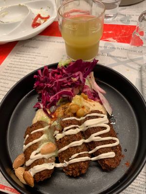 Falafel e hummus  at Dukka in Brescia